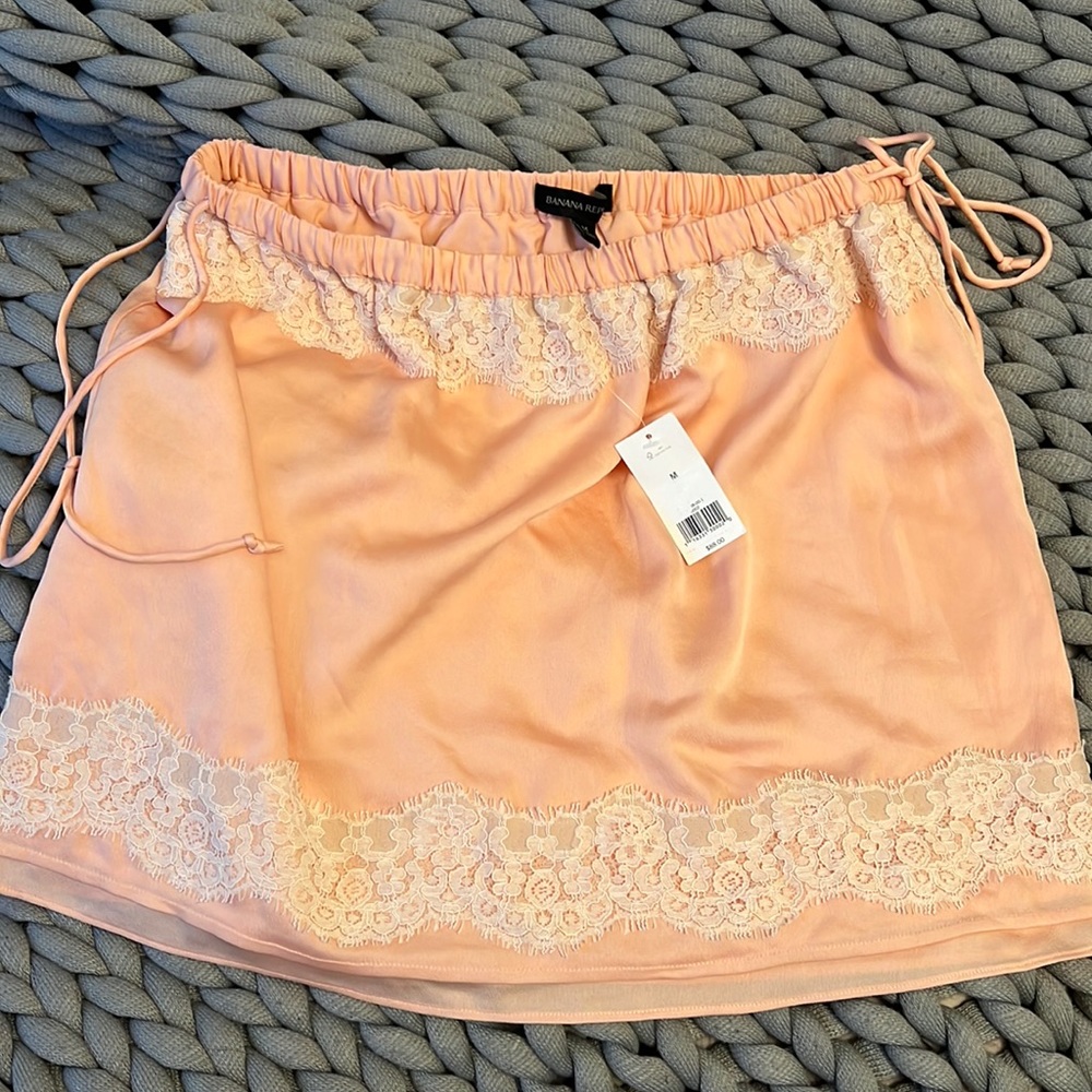 Banana Republic lace pink mini skirt